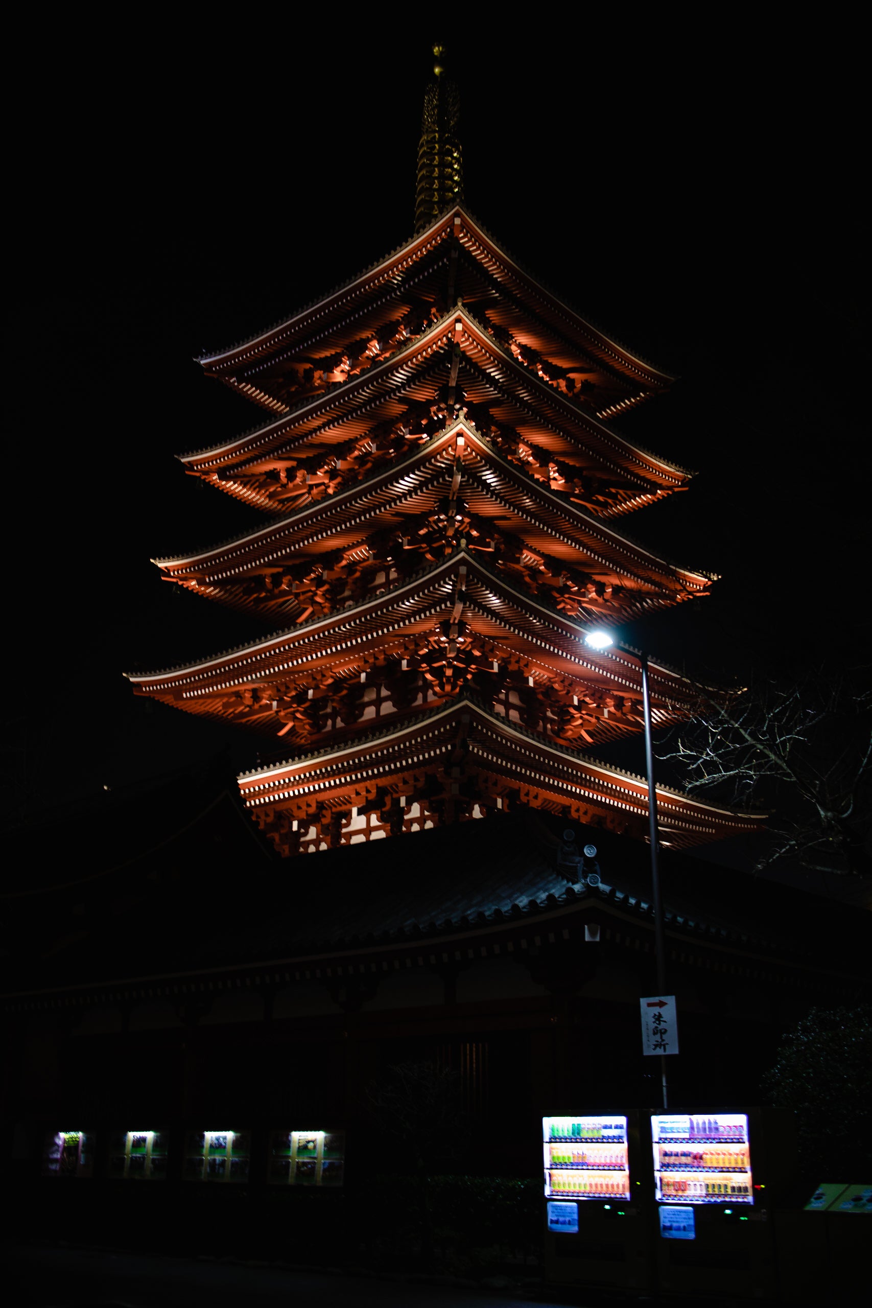 Photography: Juxtaposition in Tokyo - artwork